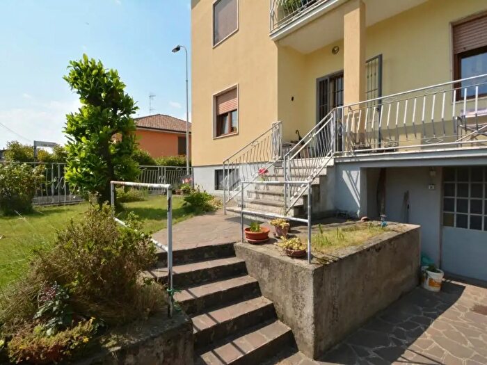 Casa trilocale in vendita in Via Monte Grappa, Brembate