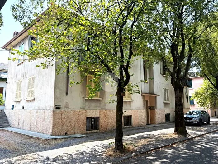 Appartamento trilocale in vendita in Via Campanile Vecchio, Verona