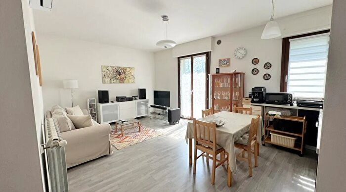 Appartamento trilocale in vendita in Via La Montagnola Maliseti Prato Toscana Italia, Prato