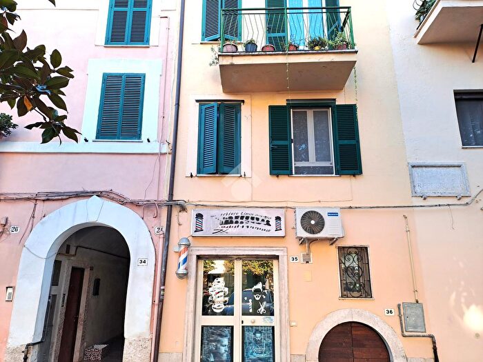 Appartamento trilocale in vendita in Piazza Vittorio Emanuele, Rignano Flaminio