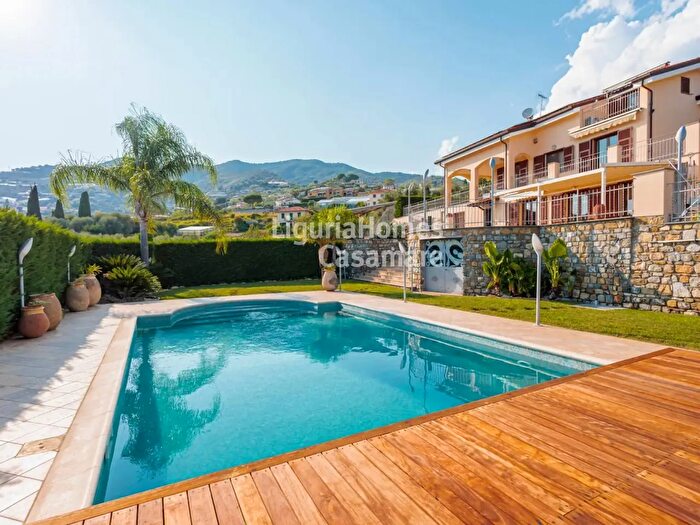 Casa con 11 locali in vendita in Strada San Lorenzo, Sanremo
