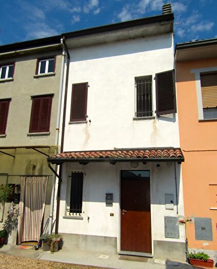 Casa bilocale in vendita in Via Piave N°, Sannazzaro De Burgondi