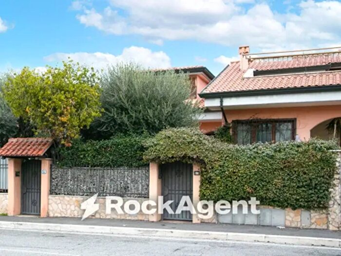 Casa quadrilocale in vendita in Viale Valle dell'Aniene, Guidonia Montecelio