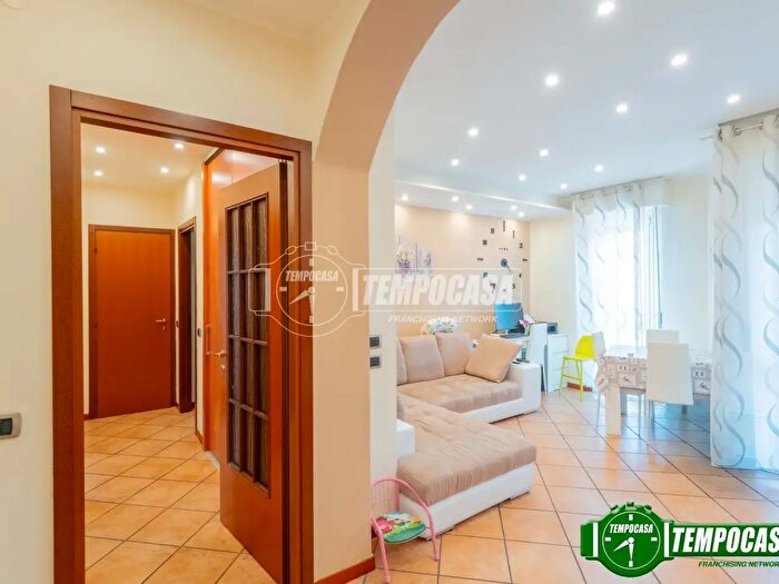 Appartamento trilocale in vendita in Via Val Trompia, Milano
