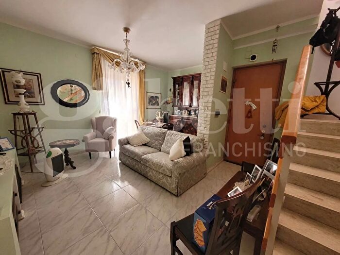Casa con 5 locali in vendita in Via Ferla, Siracusa