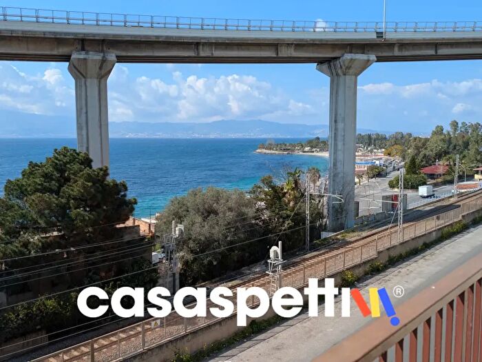 Appartamento quadrilocale in vendita in Via NazionalePentimele, Reggio Calabria
