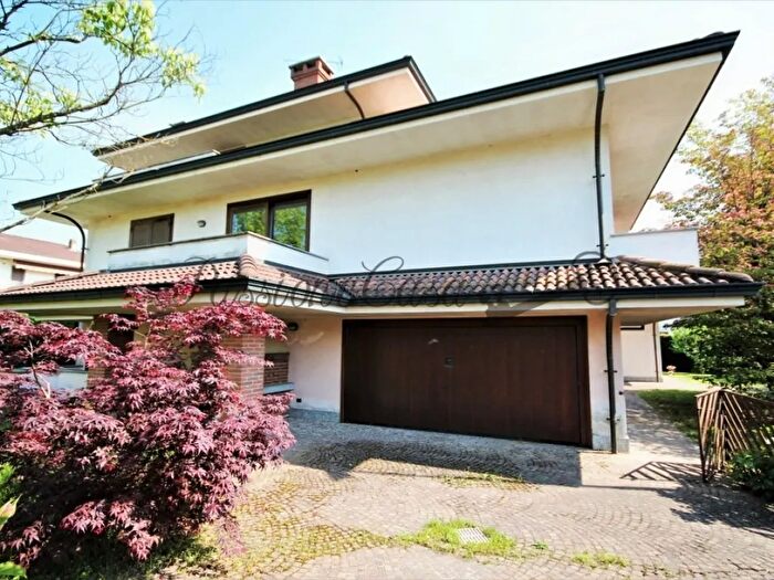 Casa con 5 locali in vendita in Via Alfieri, Vigevano