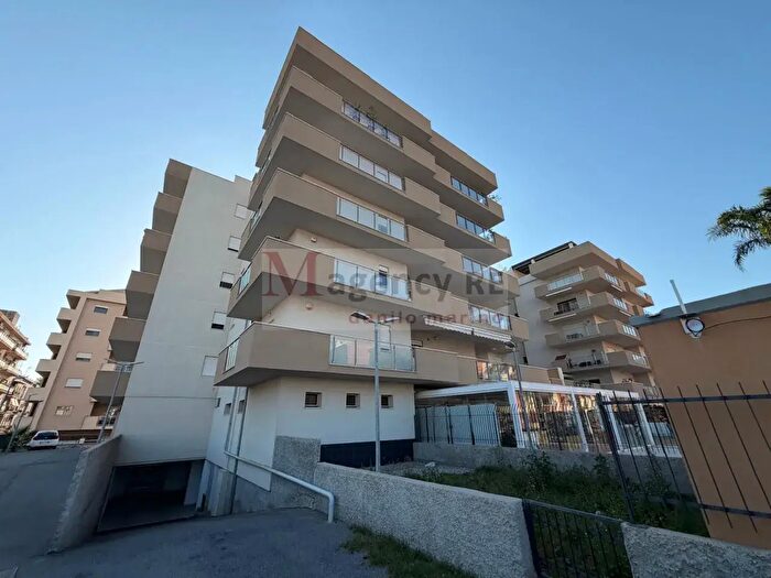 Appartamento bilocale in affitto in Viale Messina, Reggio Calabria