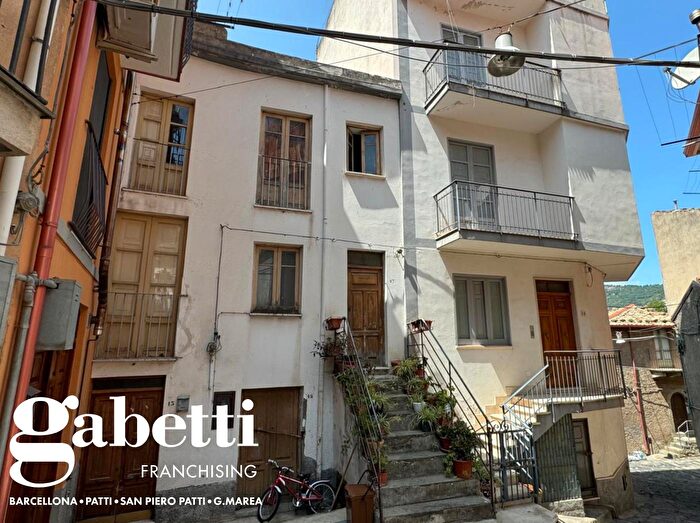 Casa con 5 locali in vendita in Via Trinita, San Piero Patti