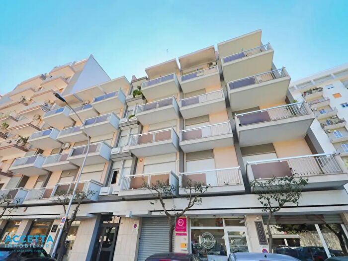 Appartamento con 5 locali in vendita in Via Gastone Mezzetti, Taranto