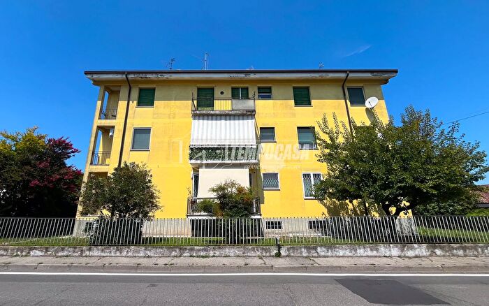 Appartamento bilocale in vendita in Via Roma, Comazzo