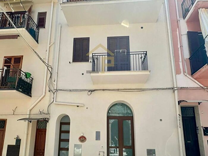 Casa con 7 locali in vendita in Via Ciullo, Castellammare Del Golfo