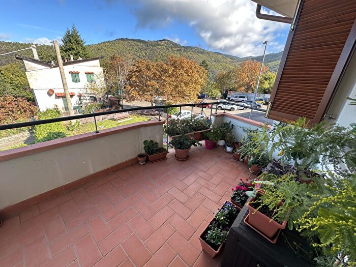 Appartamento con 5 locali in vendita in Piazza Caduti dei Lager, Reggello