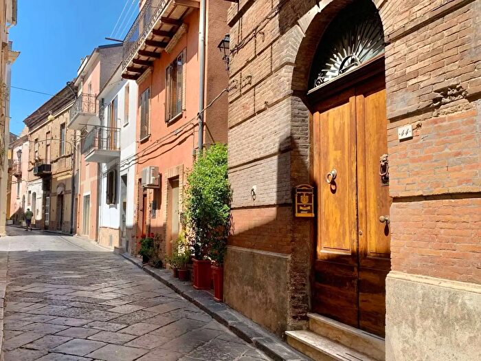 Casa con 14 locali in vendita in Guglionesi