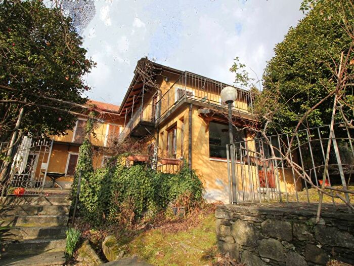 Appartamento con 6 locali in affitto in Via Ai monti, Cràbbia, Pettenasco