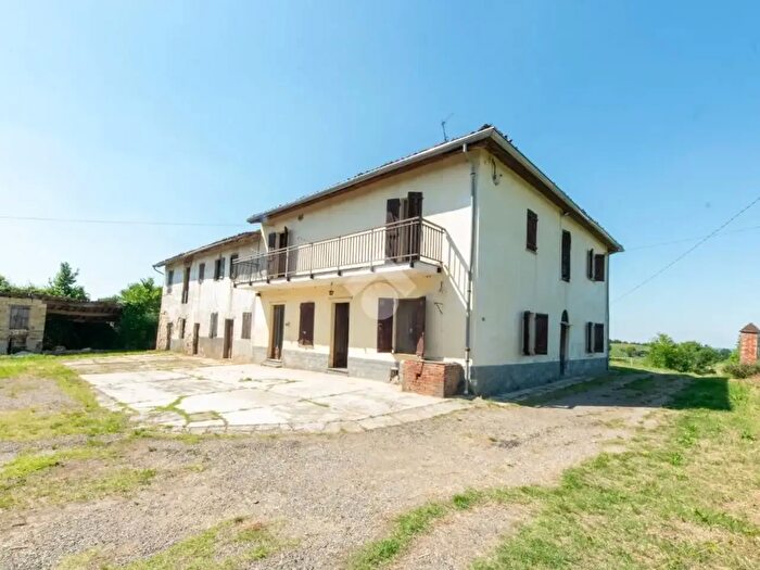 Casa con 8 locali in vendita in Str Ronchi, Terruggia