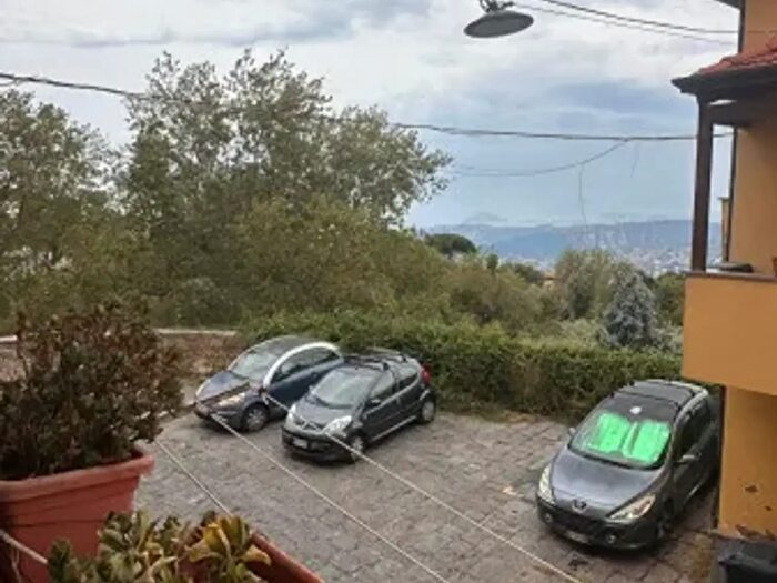 Appartamento quadrilocale in vendita in Via Nazareth, Napoli