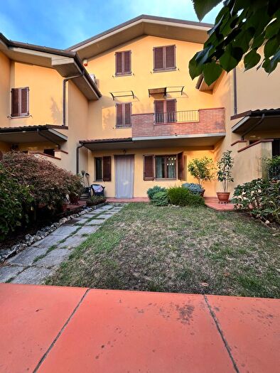 Casa con 6 locali in vendita in Altopascio