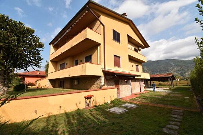 Casa con 6 locali in vendita in Via Goriello, Pietrasanta