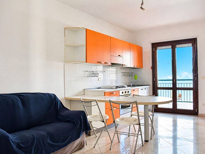Appartamento trilocale in affitto in Via Casetta, Corso Mazzini Via Ciccarone Casarza, Vasto