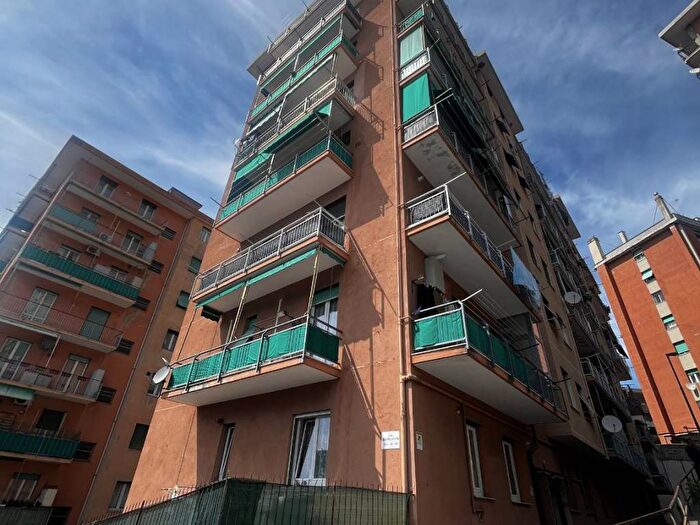 Appartamento con 5 locali in affitto in Via dei Platani, Staglieno, Genova