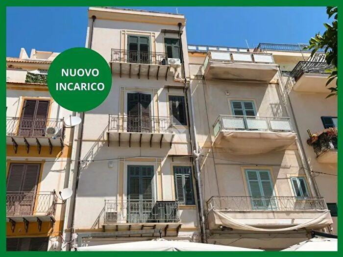 Appartamento con 5 locali in vendita in Corso Umberto I, Bagheria