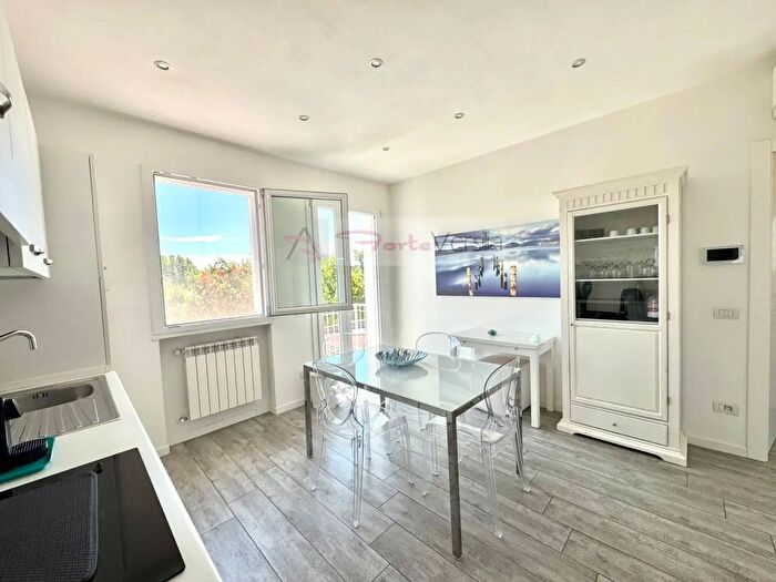 Appartamento con 7 locali in vendita in Via Goldora, Pietrasanta
