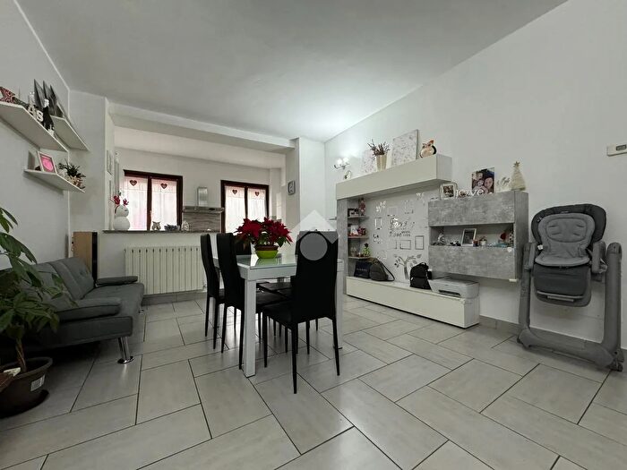 Casa trilocale in vendita in Via G Carducci, Cameri