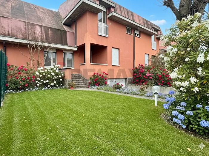 Casa con 5 locali in vendita in Via Austria, Carpi