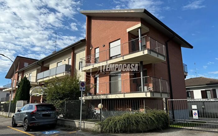 Appartamento trilocale in vendita in Via Gajo, Casorezzo