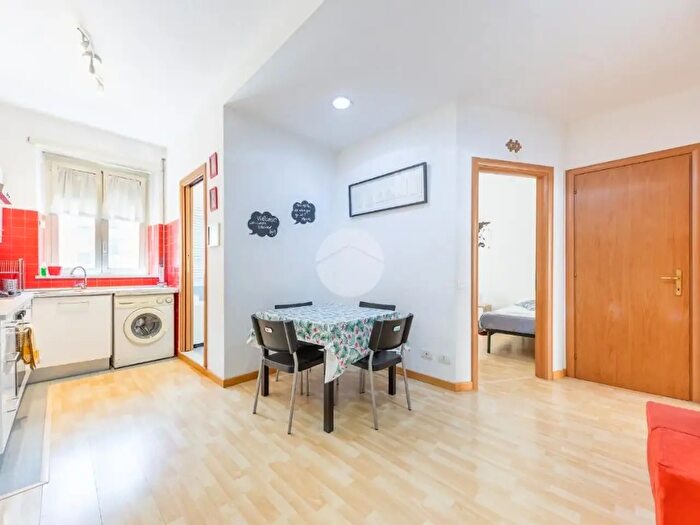 Appartamento trilocale in vendita in Via Muzio Scevola, Roma