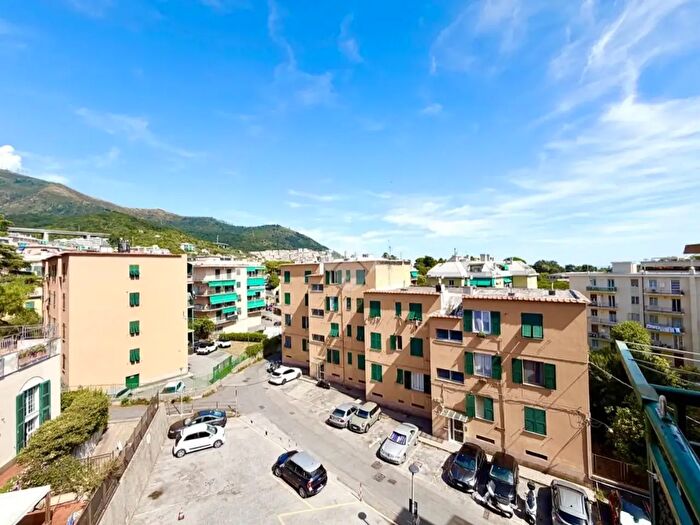 Appartamento trilocale in vendita in Via S Schiaffino, Genova
