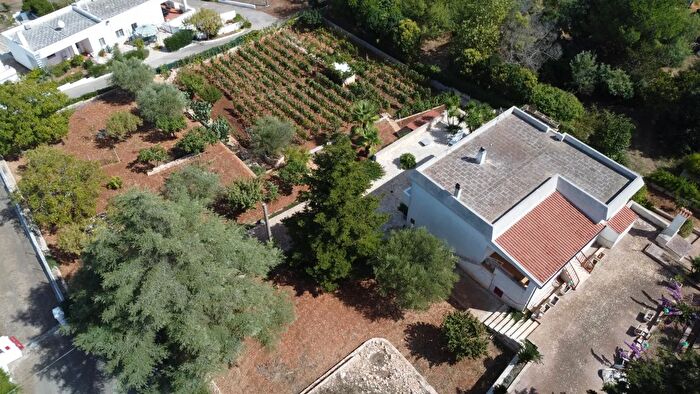 Casa con 9 locali in vendita in Strada Delfini, Martina Franca