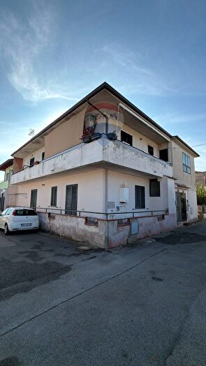 Appartamento quadrilocale in vendita in Falciano Del Massico