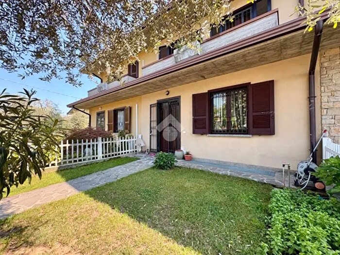Casa quadrilocale in vendita in Via Sala, Cazzago San Martino