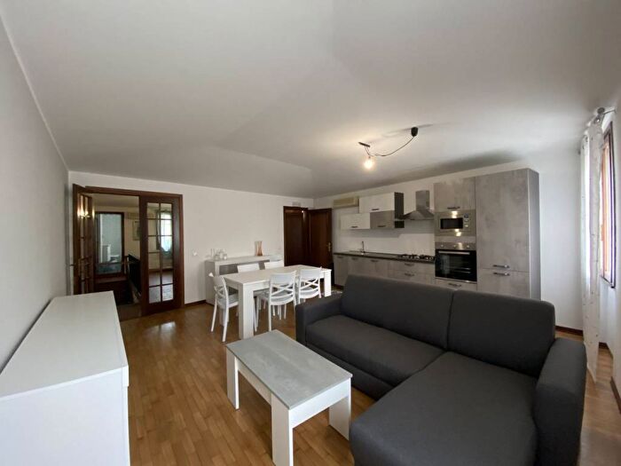 Appartamento quadrilocale in affitto in Via Cavour, Centro Storico, Este