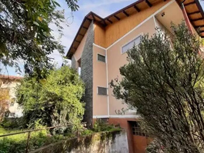 Casa con 6 locali in vendita in Cuorgne