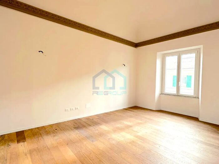 Appartamento con 6 locali in vendita in Via Pietro Paleocapa, Savona