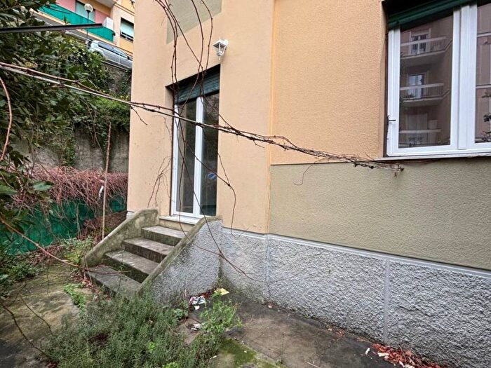 Appartamento trilocale in affitto in Via Giacomo Grasso, Borgoratti, Genova