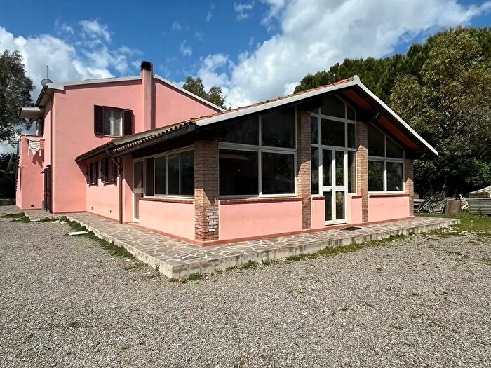 Appartamento con 10 locali in vendita in Castiglione Della Pescaia