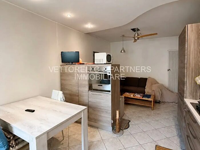 Appartamento trilocale in vendita in Via Casona, Venezia