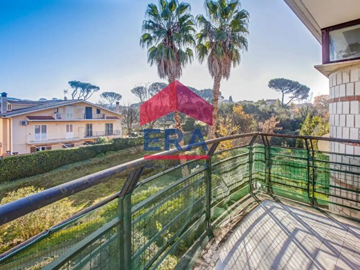 Appartamento trilocale in vendita in Via Ezio dErrico, Roma