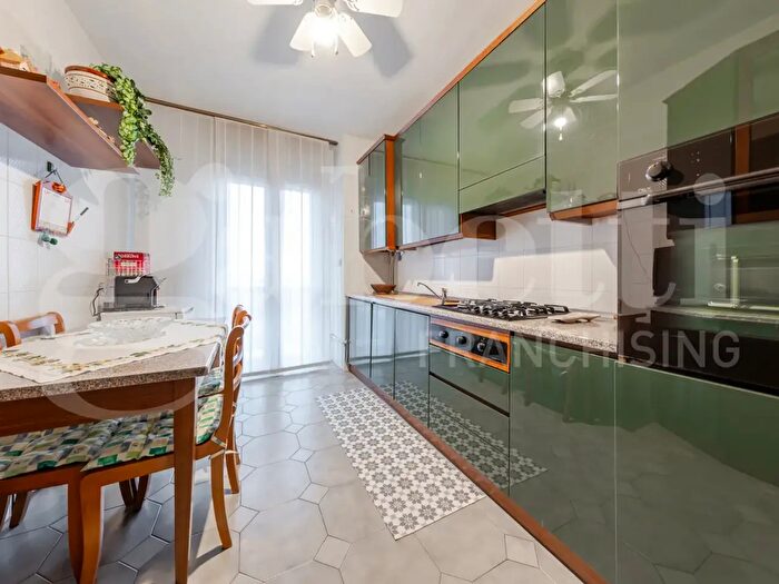 Appartamento quadrilocale in vendita in Via Monte Penice, Rozzano