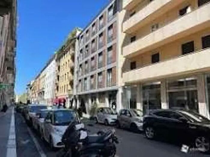 Appartamento con 6 locali in vendita in Via Alessandro Volta, Milano