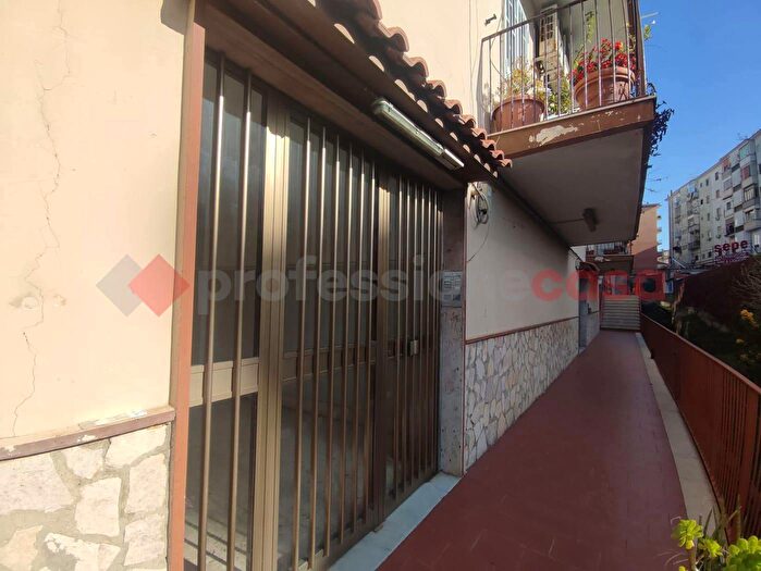 Appartamento trilocale in vendita in Via Mario Gigante, Napoli