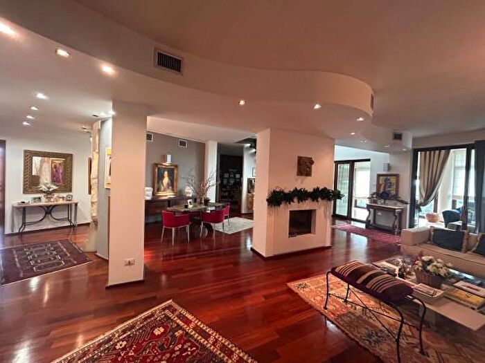 Appartamento con 6 locali in vendita in Via Carlo Forlanini, Siracusa