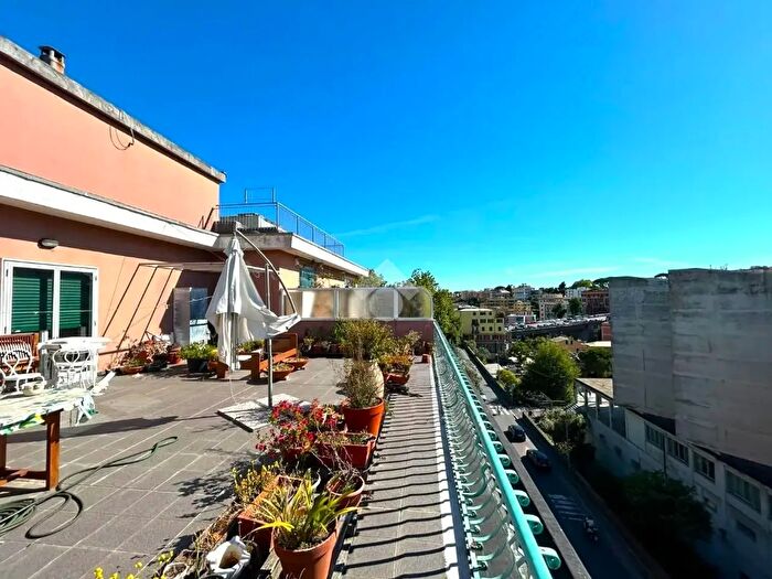Appartamento quadrilocale in vendita in Via Sturla, Genova