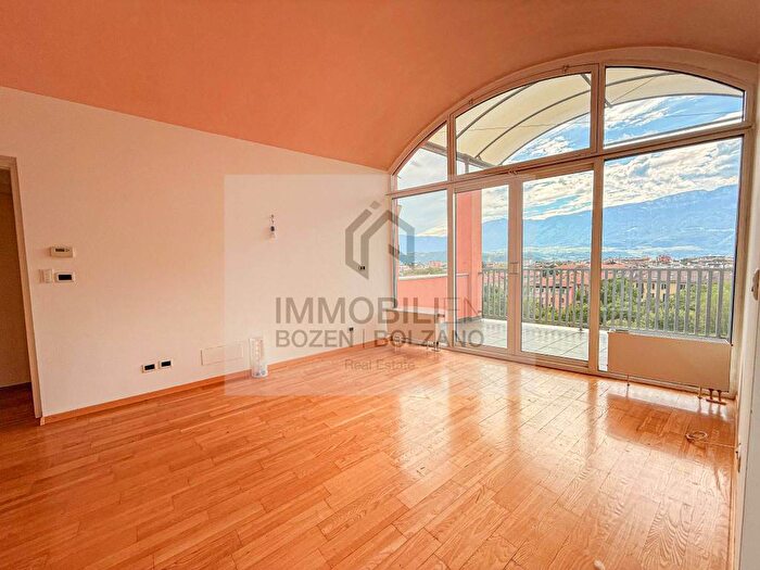 Appartamento trilocale in affitto in Piazzetta Franz Innerhofer, Centro, Bolzano