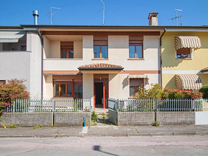 Casa con 6 locali in vendita in Codroipo