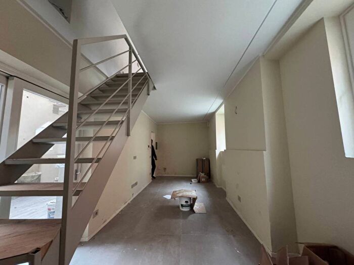 Appartamento trilocale in affitto in Via Francesco Daveri, Centro Storico, Piacenza